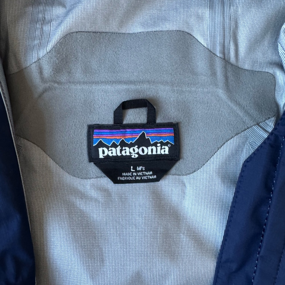Patagonia Men’s Torentshell Rain Jacket - Picture 5 of 9